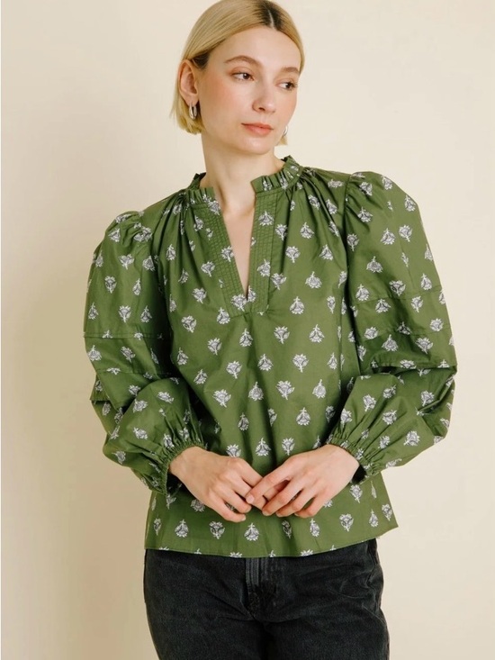 AUREUM Tops - AUREUM Green Floral Ruffled-Neck Puff Sleeve Blouse
